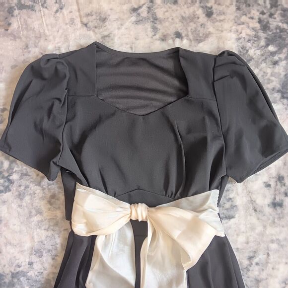 Little Black Sheath Dress With Ivory Bow And Lower Back Cutout Womens Medium - Picture 7 of 8